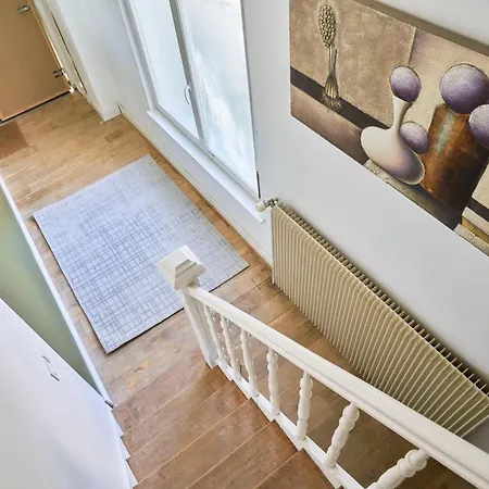 Maison Familiale Moderne Calme -