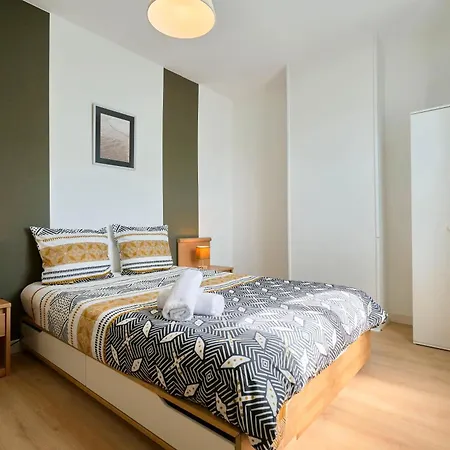 Maison Familiale Moderne Calme -