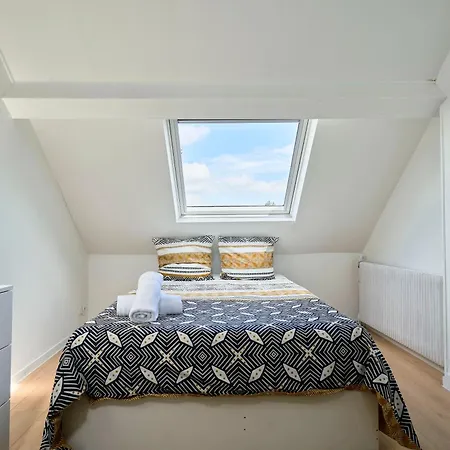 Maison Familiale Moderne Calme - *